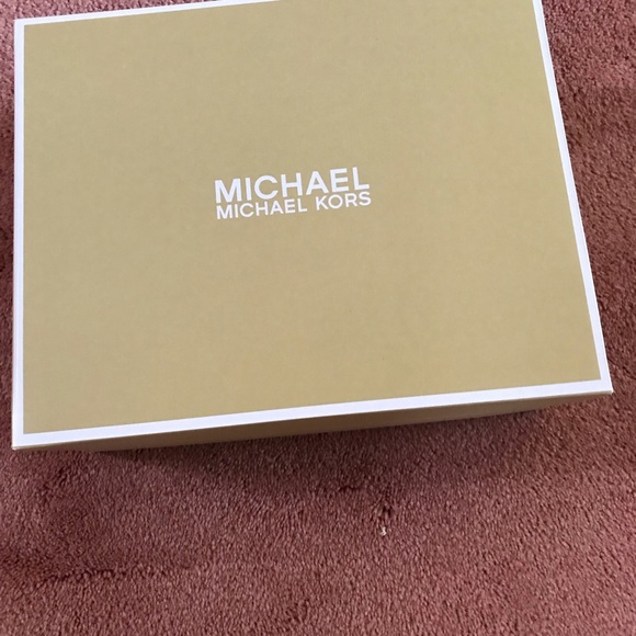 Micheal Kors  brand new silver lace up sneaker - Picture 12 of 15